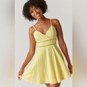 Francesca’s Elena Daisy Print Mini dress 🌼